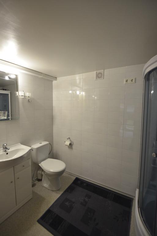 Apartment Rent ニダ 部屋 写真